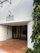 1650 NE 115th St in Miami, FL - Building Photo - Building Photo