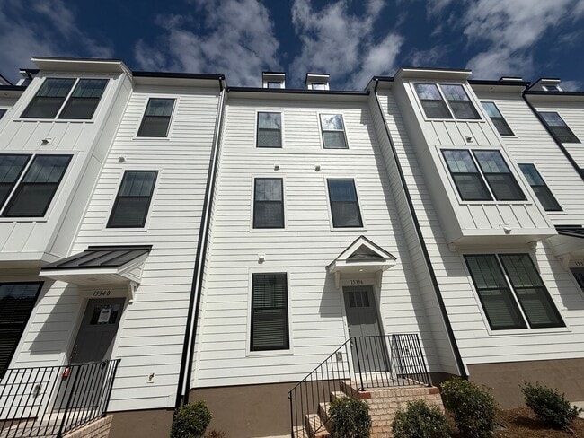 15336 Ballancroft Pkwy in Charlotte, NC - Building Photo - Building Photo