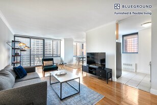 235 W 48th St in New York, NY - Building Photo