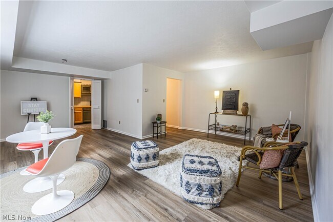 19436 Van Aken Blvd in Shaker Heights, OH - Building Photo - Building Photo