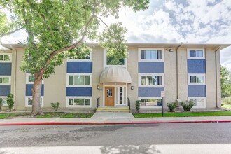 Creekside At Amherst Apartments in Denver, CO - Foto de edificio - Building Photo