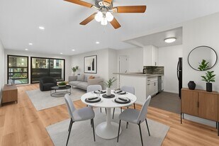 8650 Gulana Ave, Unit L2168 in Los Angeles, CA - Building Photo