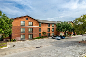 Furnished Studio - San Antonio in San Antonio, TX - Foto de edificio - Building Photo