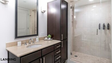 777 Preston St, Unit 5J in Houston, TX - Building Photo - Building Photo