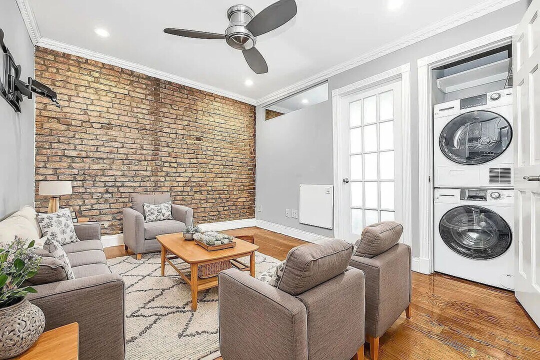 230 E 32nd St in New York, NY - Building Photo