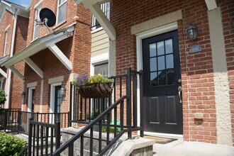 1061 Reserve Way in Indianapolis, IN - Foto de edificio - Building Photo