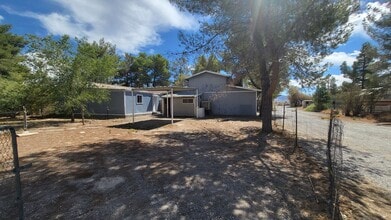 521 Alaska Way in Pahrump, NV - Building Photo - Building Photo
