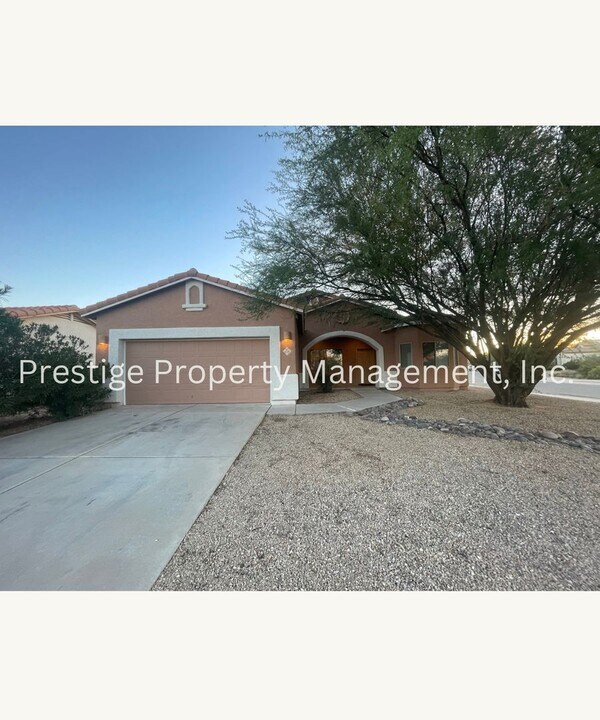 6739 S Placita Segovia in Tucson, AZ - Building Photo