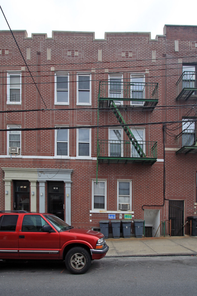 26-19 30th St in Long Island City, NY - Building Photo - Building Photo