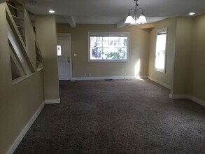 4922 N Amherst St in Portland, OR - Building Photo - Building Photo