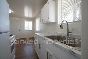 376 W 700 N in Salt Lake City, UT - Building Photo