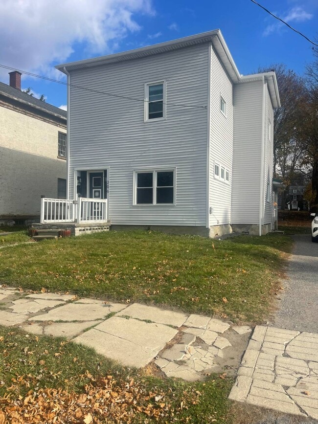 property at 206 S Melcher St