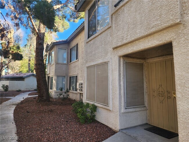 5140 Mandalay Springs Dr in Las Vegas, NV - Building Photo - Building Photo