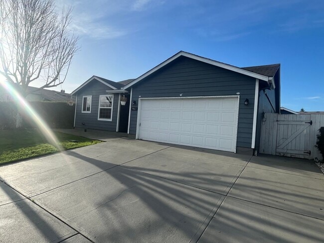 961 Waikiki St SE in Salem, OR - Building Photo - Building Photo