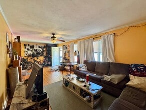 410 S Greensboro St in Carrboro, NC - Building Photo - Building Photo
