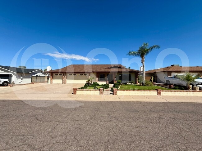 5208 W Wood Dr in Glendale, AZ - Foto de edificio - Building Photo