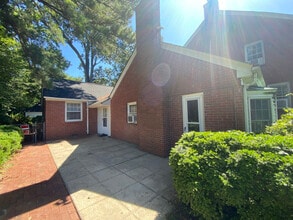 24 Holly Dr in Newport News, VA - Foto de edificio - Building Photo