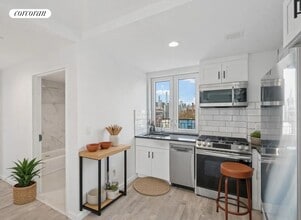 39-04 29th St in Queens, NY - Building Photo - Building Photo