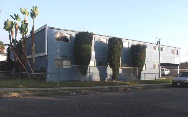 Arroyo Apartments in Santa Ana, CA - Foto de edificio