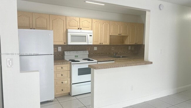 4570 NW 79th Ave in Doral, FL - Building Photo - Building Photo
