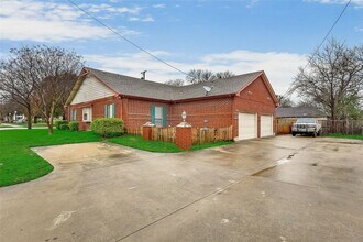 300-306 E Main St in Lancaster, TX - Building Photo - Building Photo