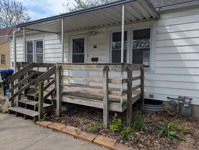 property at 819 SW Saline St