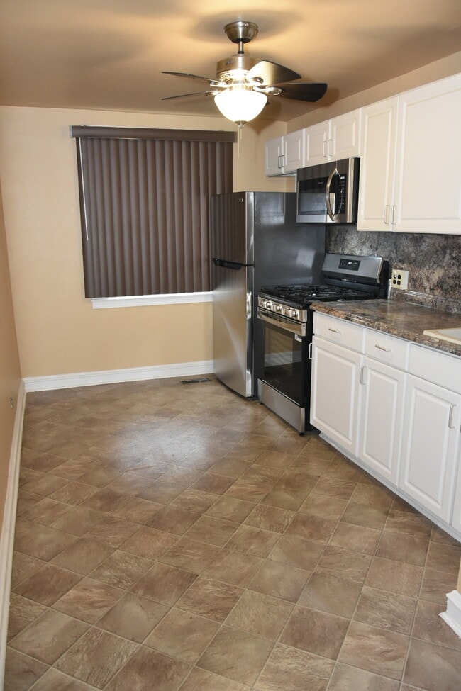3300 W Queen Ln, Unit 1 Bedroom