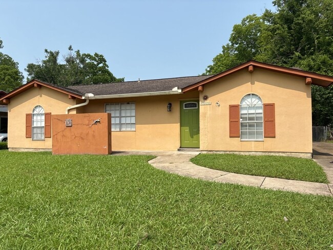 property at 4628 Chartres Ln