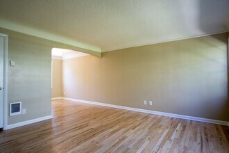 2405 NW Johnson St in Portland, OR - Building Photo - Building Photo
