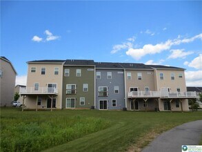 2407 Cook Dr in Easton, PA - Foto de edificio - Building Photo
