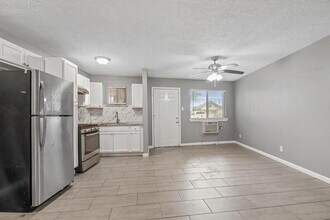 4811 Oakland St in Houston, TX - Building Photo - Building Photo