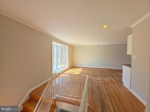 12111 Portree Dr in Rockville, MD - Building Photo - Building Photo