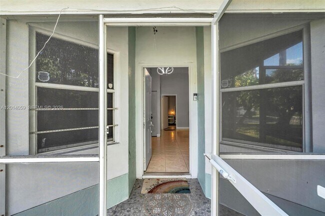 1308 E Glen Oak Rd in North Lauderdale, FL - Building Photo - Building Photo