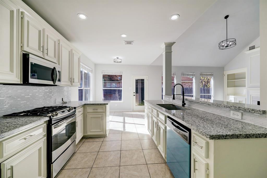 12427 Mardi Gras Dr in Houston, TX - Building Photo