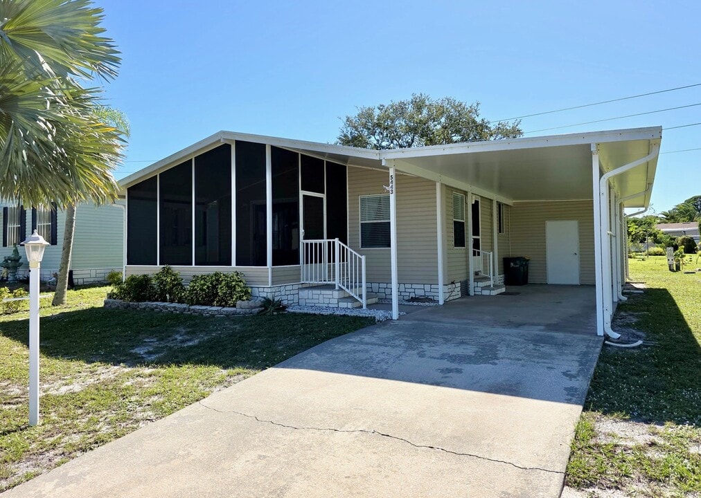 5443 Bannock St in Micco, FL - Building Photo