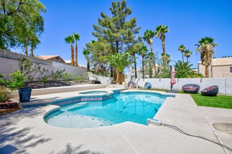 61 Swan Cir in Henderson, NV - Building Photo - Building Photo