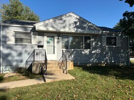 1900 W Clark St in St. Charles, MO - Building Photo