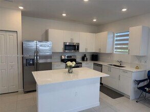 145 SW 184th Ave in Pembroke Pines, FL - Building Photo - Building Photo