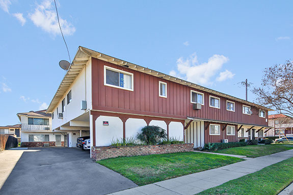 202 E Hellman Ave in Monterey Park, CA - Foto de edificio - Building Photo