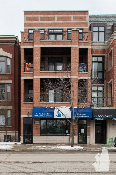3829 N Southport Ave, Unit 2 in Chicago, IL - Building Photo