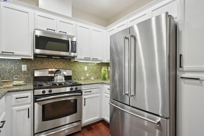 3240 Maguire Way, Unit 108 in Dublin, CA - Building Photo - Building Photo