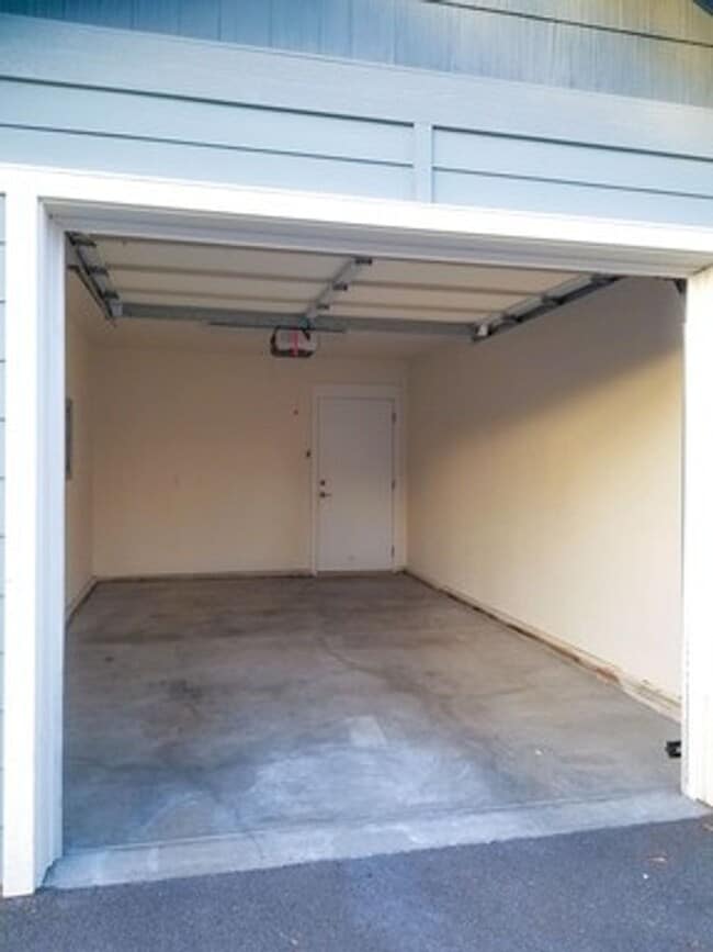 2517 Corona Ave in Medford, OR - Building Photo - Building Photo