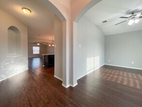 3228 Beutel Rd in Lorena, TX - Foto de edificio - Building Photo