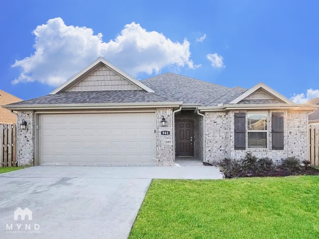 property at 941 Lakeview Dr