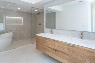 1690 Daytonia Rd in Miami Beach, FL - Building Photo - Building Photo