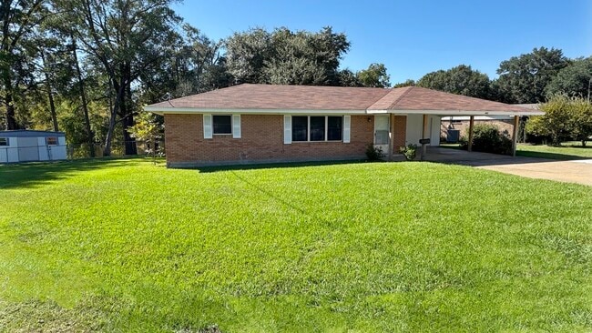 property at 401 Bayou Oaks Dr