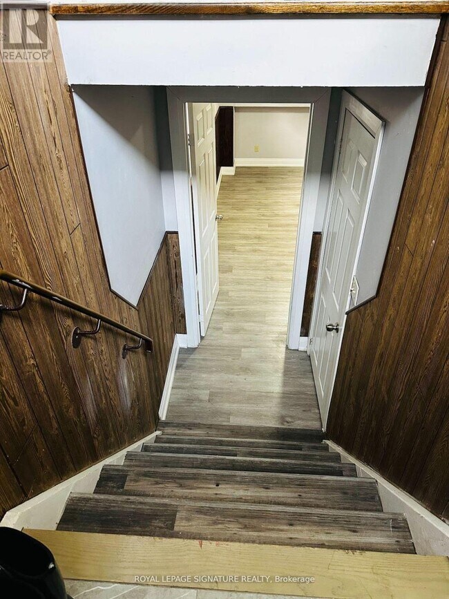 827 Stainton Dr in Mississauga, ON - Building Photo - Building Photo