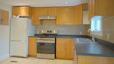 1164 Queen St E in Toronto, ON - Building Photo - Building Photo