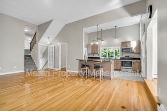 606A Springs Rd in Bedford, MA - Building Photo - Building Photo