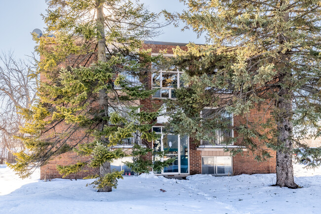 2240 De Vérone Rue in Laval, QC - Building Photo - Building Photo